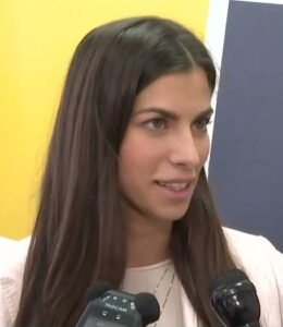 Szentkirályi Alexandra Politikai Pályafutása: Kiemelkedő Szerepvállalás a Női Jogok és a Fiatalok Képviseletében