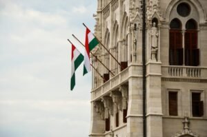 „Kovács Zoltán távozik a parlamentből – Kiss Gábor veszi át a vezetést”