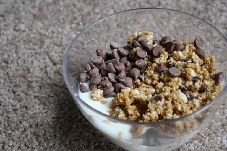 „Házi Granola, Amitől Újra Gyereknek Érzed Magad – Egyszerű, Ropogós és Csokis!”