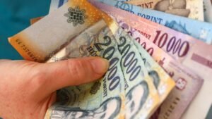 Jelentős béremelés szeptembertől – közel százezer dolgozót érint