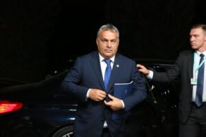 Orbán Viktor és Lévai Anikó fapados járattal utazott Bilbaóba – fotó is készült az útról