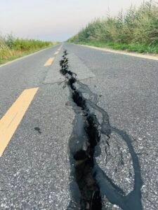 Veszélyes úthiba a Boldog–Jászfényszaru kerékpárúton – fokozott óvatosság szükséges