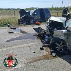 Teljes útzár Kiskunlacházánál – két autó frontálisan ütközött az 5101-es úton