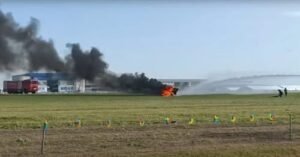 Légi bemutató tragédiája: összeütközött két repülő autó