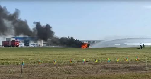 Légi bemutató tragédiája: összeütközött két repülő autó