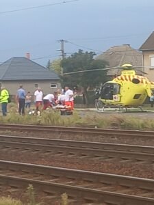 Drámai baleset  – mozgó vonatból ugrott ki egy gyermek, mentőhelikopter vitte kórházba