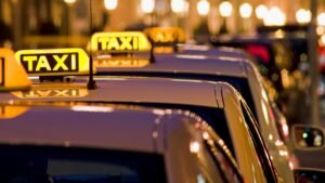 👉 Friss hírek a budapesti taxis tüntetésről – a demonstrálók az ülésterembe is bementek (videó)