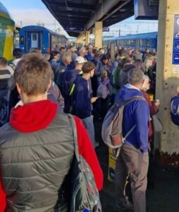 Úton a Nemzeti Menetre – megteltek a vonatok Szombathelyen