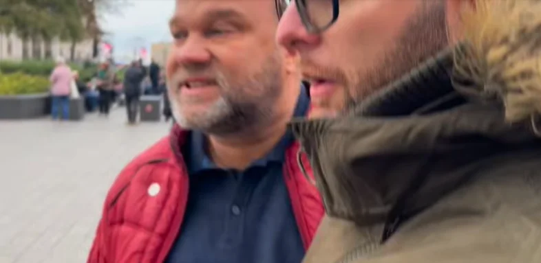 Balhéba keveredett Aranyosi Péter a ma esti tüntetésen – videóra vették