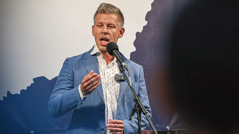 Élő adásban feszült helyzet: Magyar Péter és a Hír TV riportere összecsapott