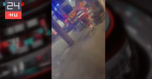 Videón, ahogy fejbe rúgta a mentős a hordágyon fekvő embert