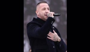 Curtis visszavágott Hadházy Ákosnak: „Ha akarom, milliós pulóvert veszek – a saját pénzemen”