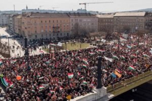 Hatalmas zárlat Budapesten – Megbénult a főváros, megindult a tömeg!