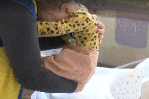 Kórházban élő kisfiú ügye: megjelent a miniszteri biztos a családnál