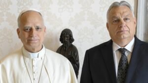 A miniszterelnököt családja is elkísérte a pápai audienciára – egyvalaki azonban hiányzott