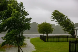 Viharos széllel és esővel jön a hidegfront,íme a részletek