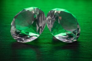 Az RTL műsorvezetője 110 milliós fülbevalót viselt élő adásban: vakítóan csillogtak rajta a gyémántok