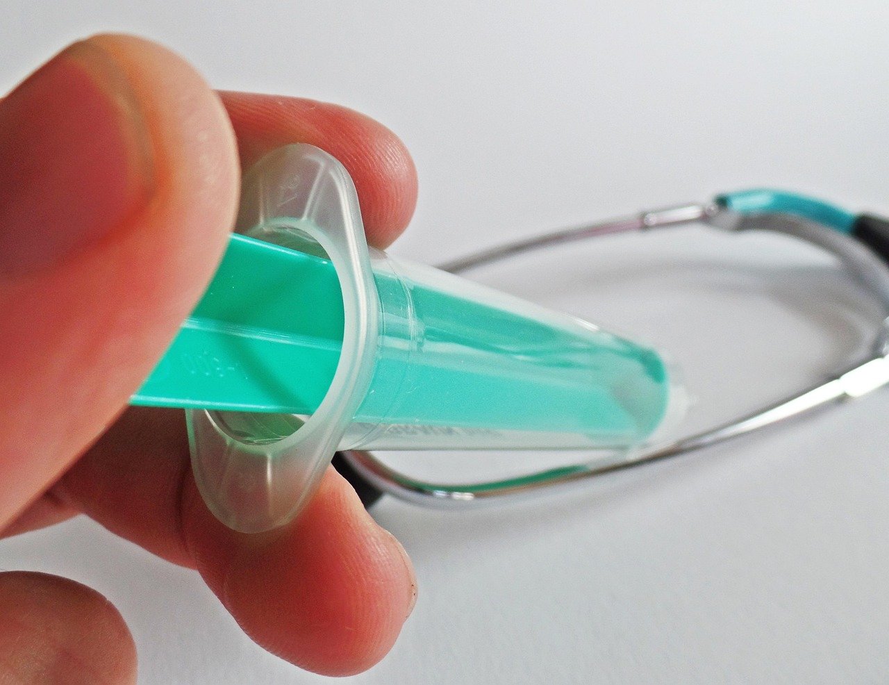 Részegen fogadta a betegeket egy orvos a rendelőjében