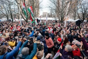 A Tisza Párt szombatra tüntetést hirdetett – a Deák térről vonulnak a Karmelitához