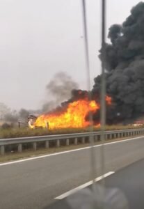 Kamion gyulladt ki az M5-ösön: kilométeres torlódás alakult ki