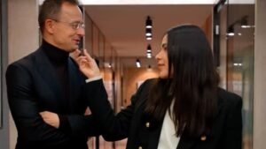 Gáspár Evelin Moszkvába utazott Szijjártó Péterrel és hatvanfős magyar delegációval-Videó