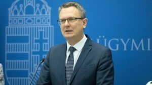 Plusz pénzt jelentett be Rétvári Bence – Mutatjuk, kik kapják meg a hathavi juttatást