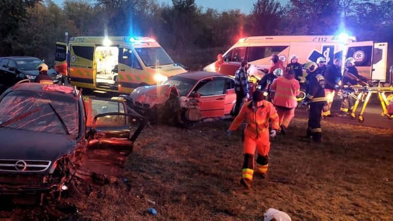 Óriási torlódás az M1-esen: öt autó karambolozott