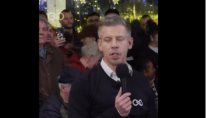 Emeli a tétet a Tisza: 100 ezer forintos iskolakezdési támogatást ígér