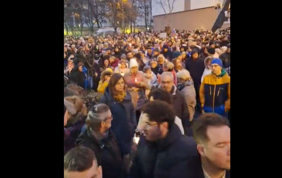 Megkezdődött a tűntetés a Szőlő utcai javítóintézetnél – élőben követjük az eseményeket