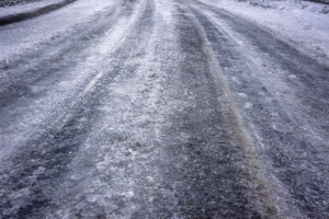 Elsőfokú figyelmeztetést adtak ki: ónos eső és hófúvás több vármegyében