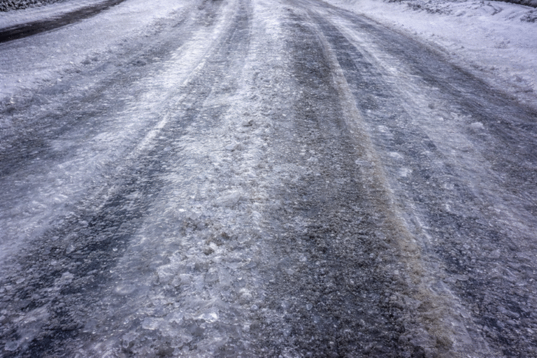 Elsőfokú figyelmeztetést adtak ki: ónos eső és hófúvás több vármegyében