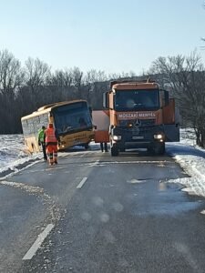 Autóbusz szenvedett balesetet,íme a részletek