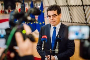 Brüsszel megtámadta Magyarországot -számolt be Facebook-oldalán az  államtitkár