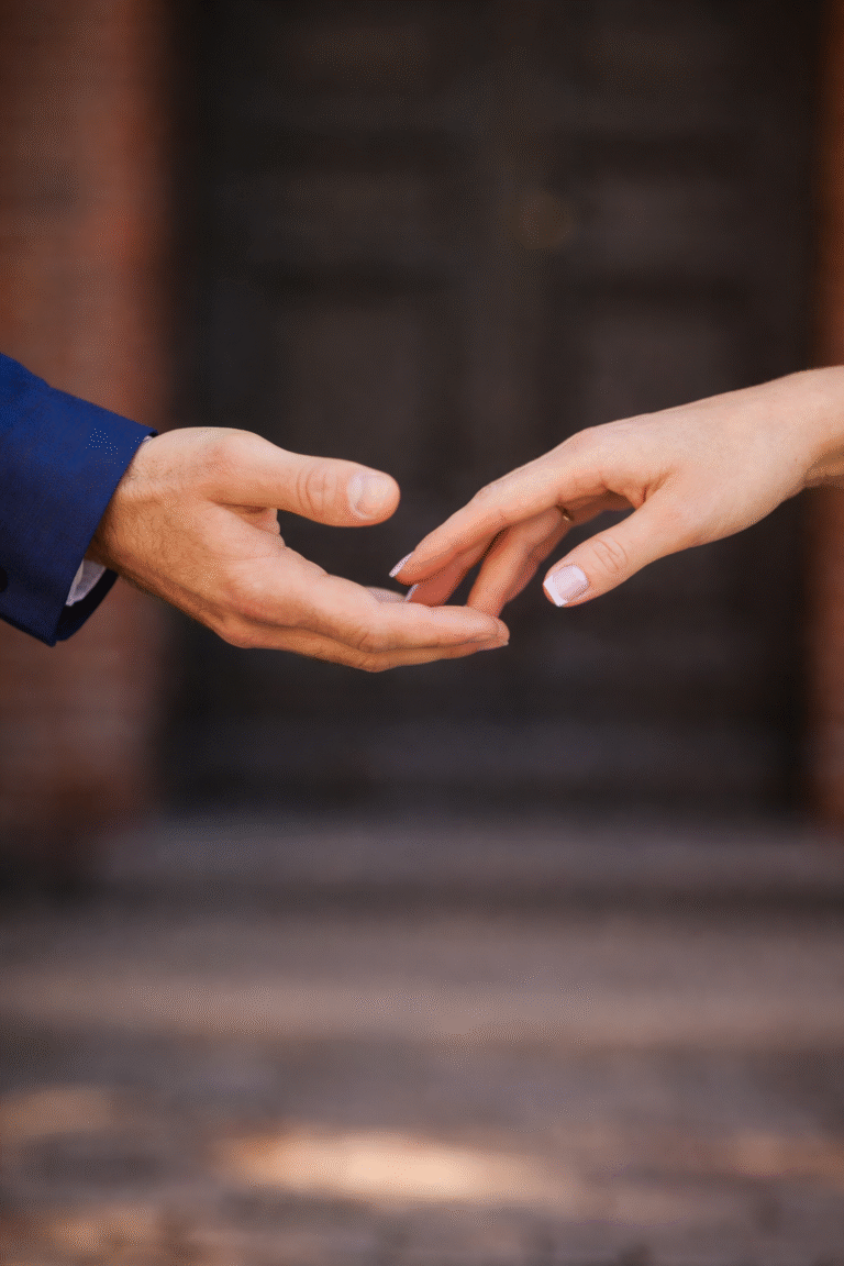 Már nem bújkálnak: a volt kormányfő oldalán tűnt fel a közönségkedvenc énekesnő